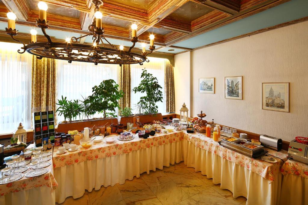 Hotel Kaiserpfalz Падерборн Экстерьер фото